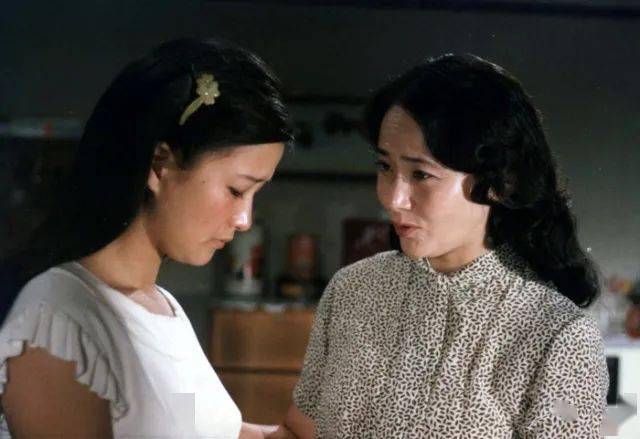 电影版《舞台姐妹》邢月红的扮演者曹银娣和《莺燕桃