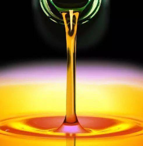 雷司令的汽油味源自何处