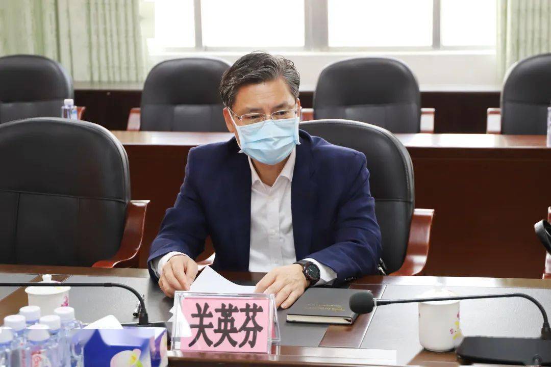 市人社局关英芬局长一行到我校检查指导疫情防控工作