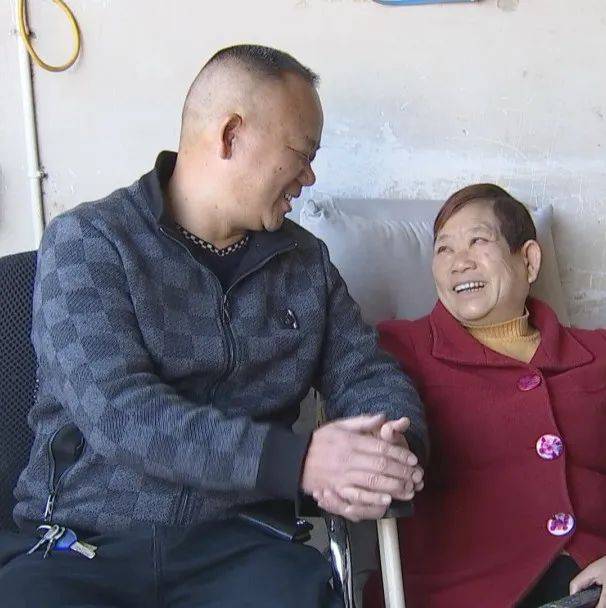 孝子杨亚东：平淡岁月中的孝行坚守 陪伴是最长情的孝道_父母_母亲_儿子