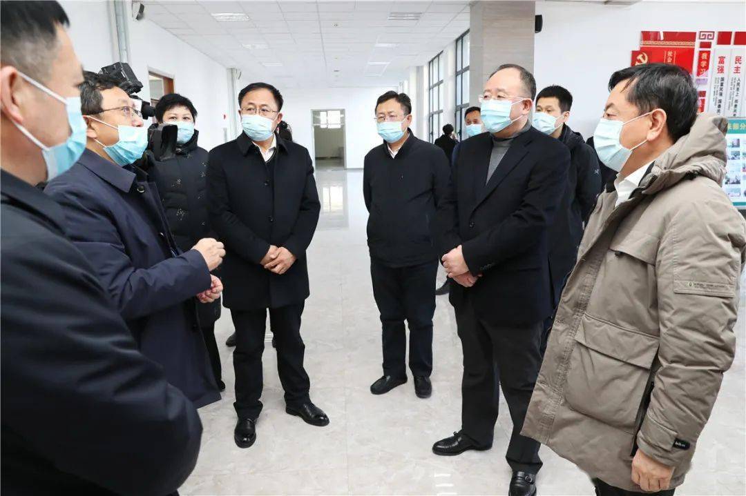 3月11日,市委书记柴伟深入职教园区调研校园疫情防控和防控物资准备