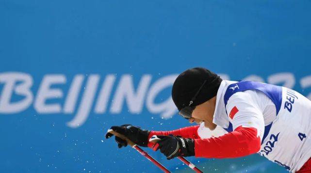 中国|残奥冬季两项男子长距离（坐姿）比赛中，中国选手刘梦涛夺得金牌