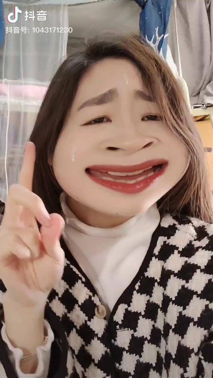 熬夜刷视频需谨慎切勿手滑老妈抖音家人们真的会谢女大学生日常生活