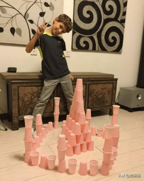 纸杯塔让宅家孩子玩吧训练空间思维