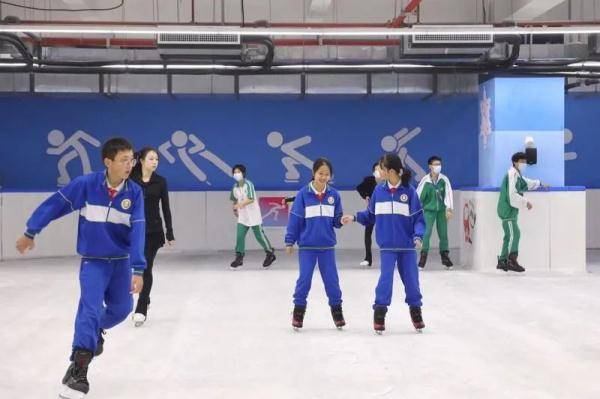 冬奥|校园内过一把“冬奥瘾”！广州公办中学有了室内真冰场