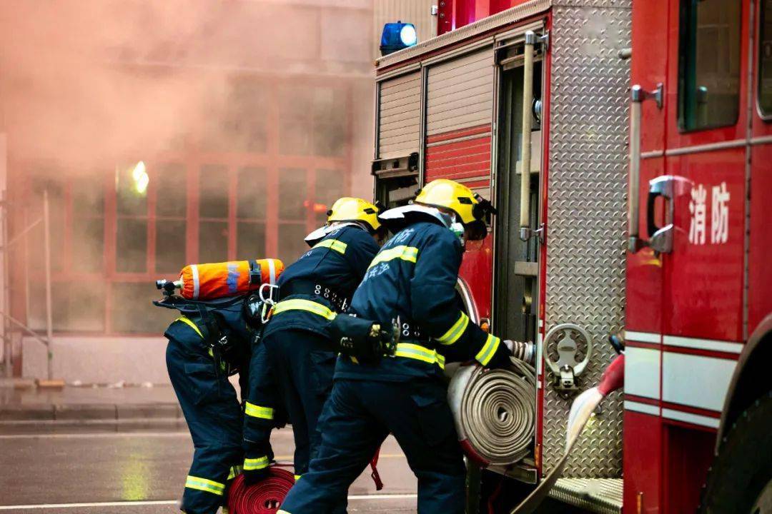 预告今晚10点勇往直前的我们消防出警单背后的故事