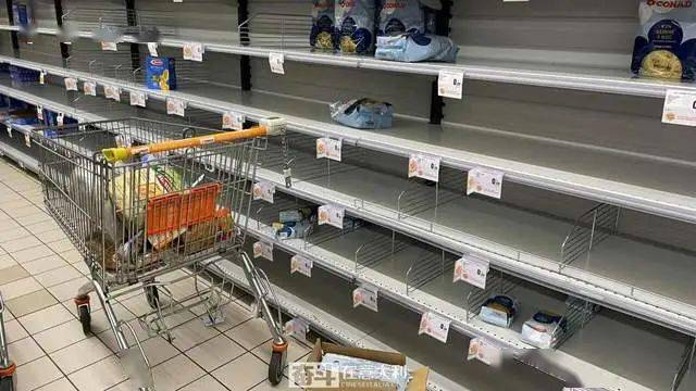受俄乌战争影响意大利多地市民超市抢购多家超市开始限购