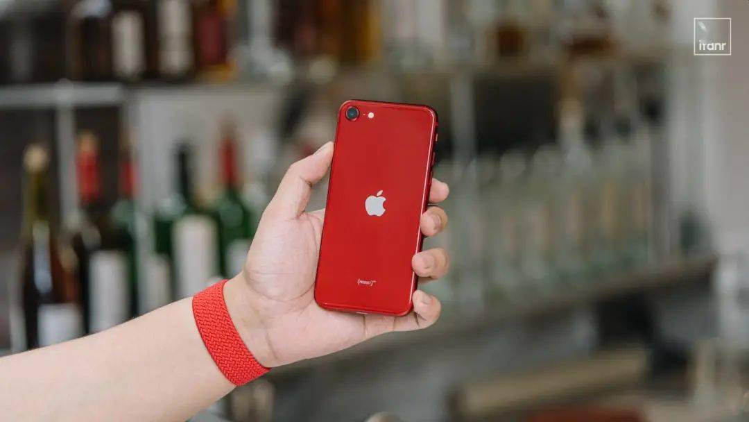 苹果|【首发】iPhone SE 3 开箱:最便宜 5G iPhone,最强单摄手机