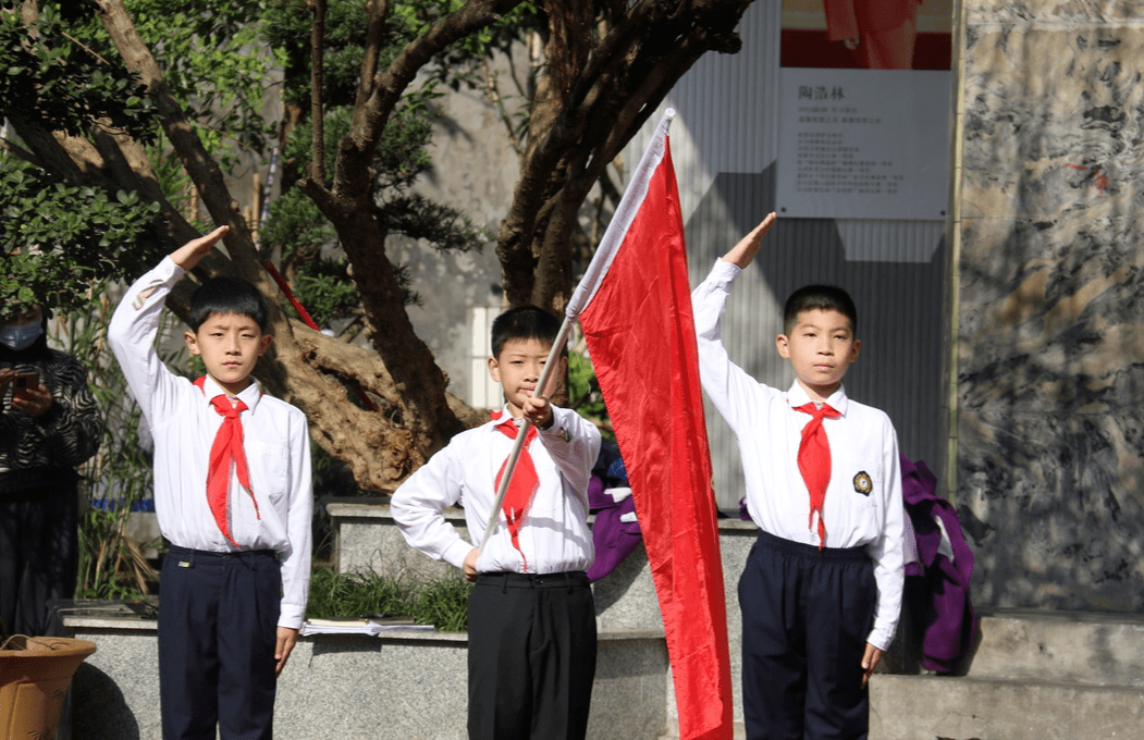 合川区久长街小学举行红领巾奖章争章活动