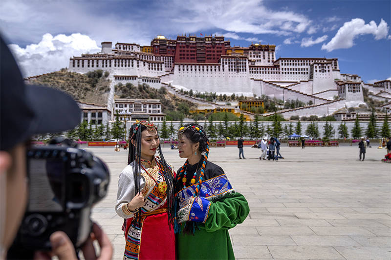 西藏旅游：去年营收同比增近38%，游客接待量恢复至疫情前