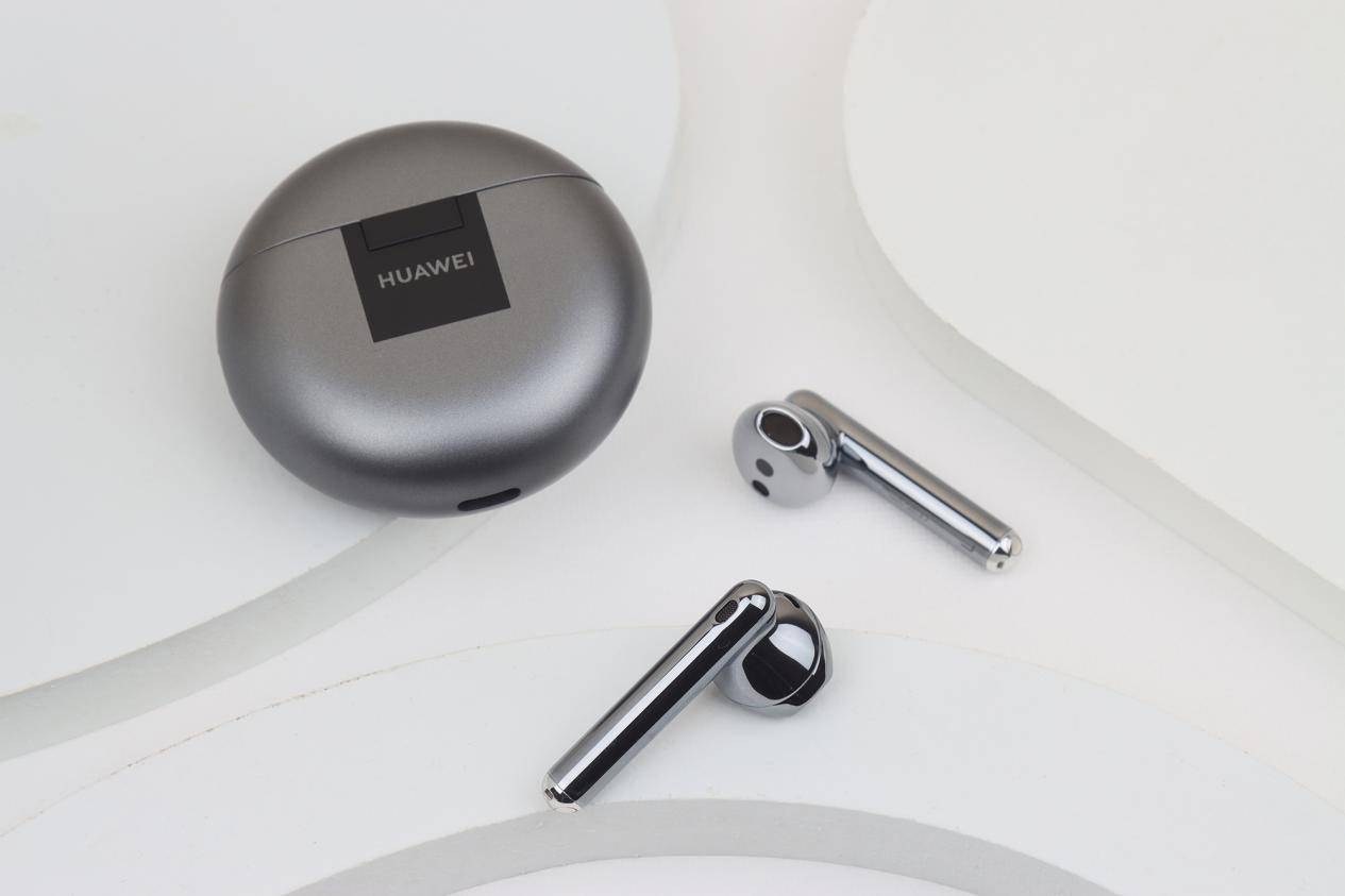 华为 FreeBuds 4E 发布：鸿蒙连接新体验，演绎花式耳机使用方法