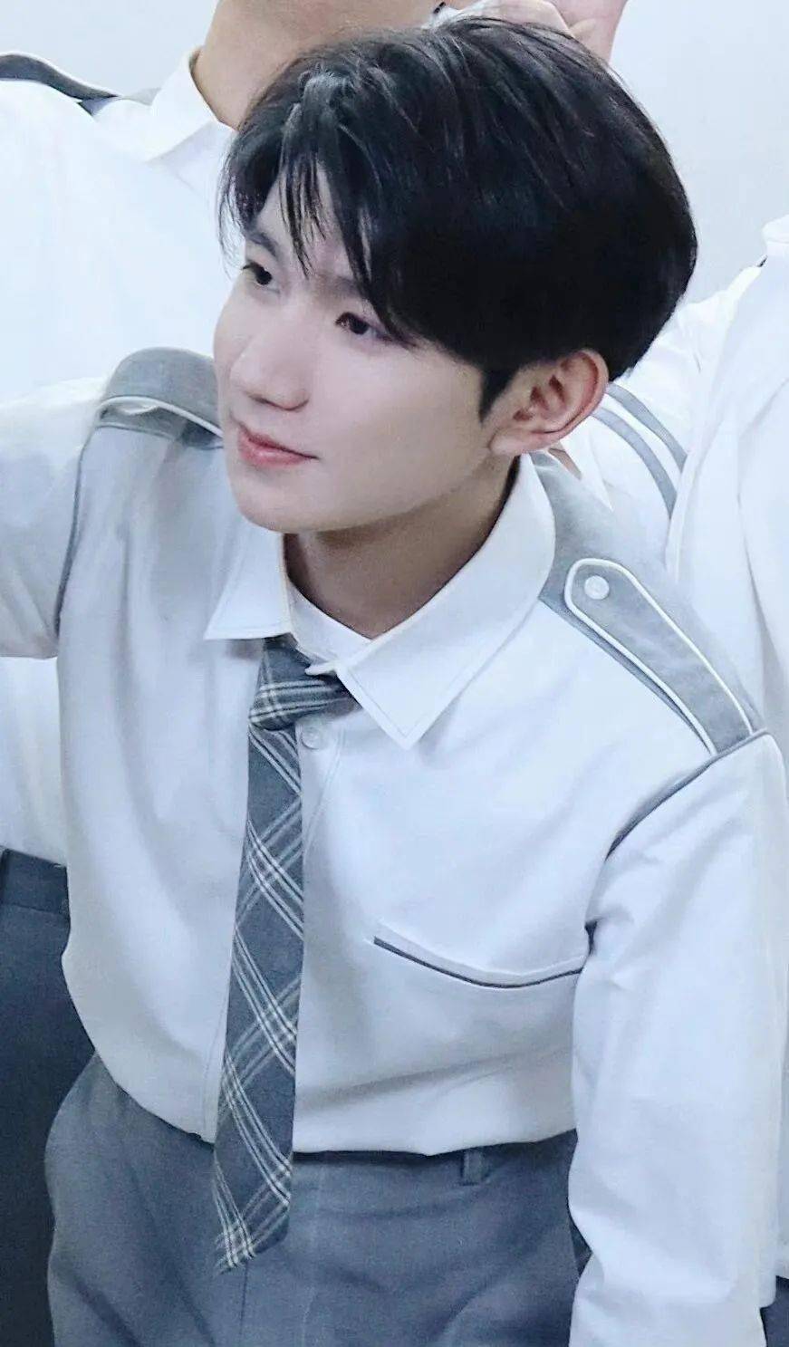 校服王源满满青春气息