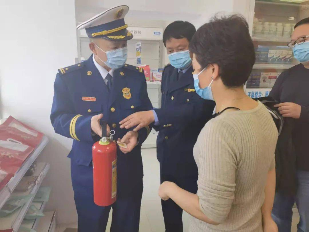门等消防产品进行了全面细致检查,仔细察看了产品质量是否达标,身份证