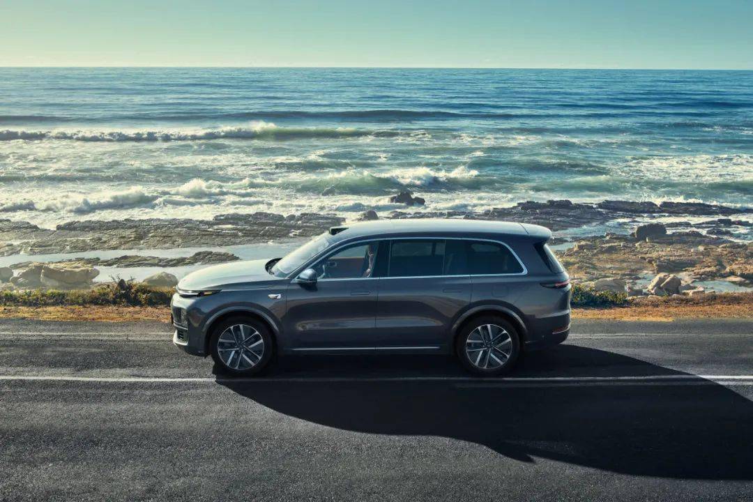 理想|?iPhone 14 Pro 工程图曝光 / 微博等 App 允许用户关闭个性化推荐 / 华为 P50E 发布