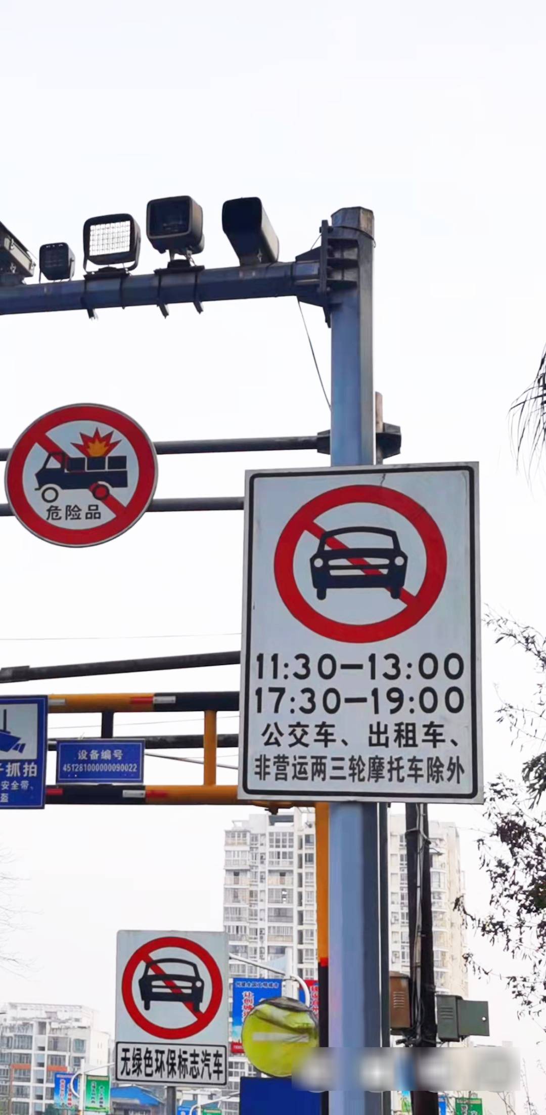 重型中型汽车(公交车,执行任务的特种车辆除外),低速载货汽车,拖拉机