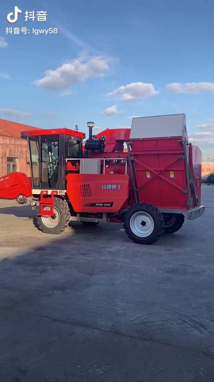 金达威轮式四行订车优惠哦农业机械玉米收割机