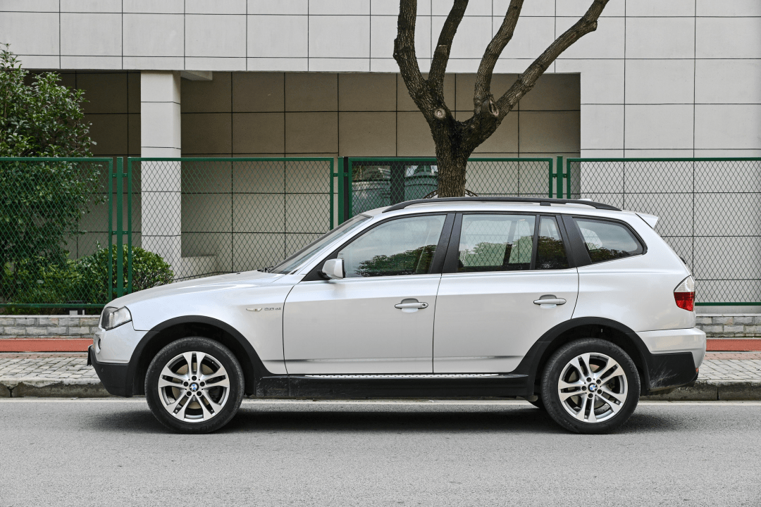 淘车作业4万多买经典初代二手宝马x330大自吸四驱还带近9千块整备香