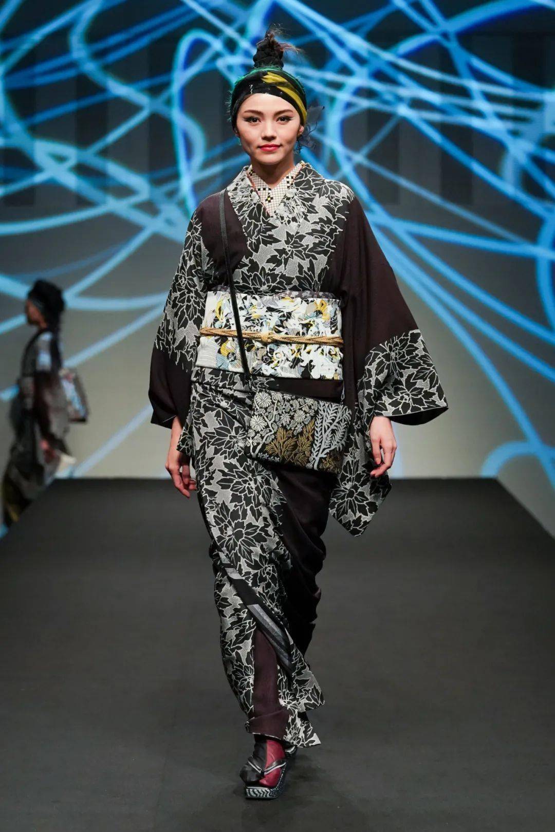 joutarosaito2022秋冬系列将成为未来复古的和服