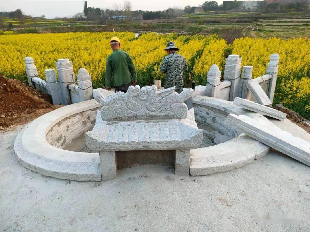 而清穆家风赓传不歇,不肖孙方遥望高山远水,追思先祖隐德,夜不能寐