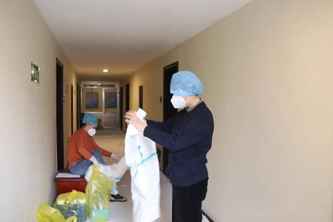 众志成城抗击疫情金塔县抗疫夫妻在家你是我的爱人在岗我是你的战友