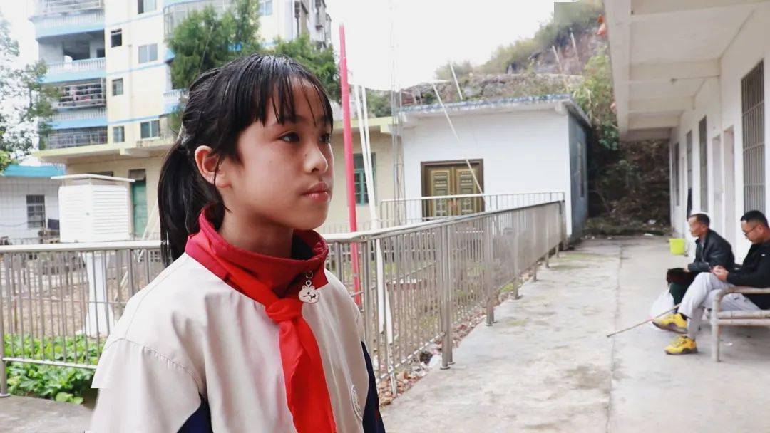 环江这群小学生为老送去欢歌笑语_东兴镇_关爱_雷锋