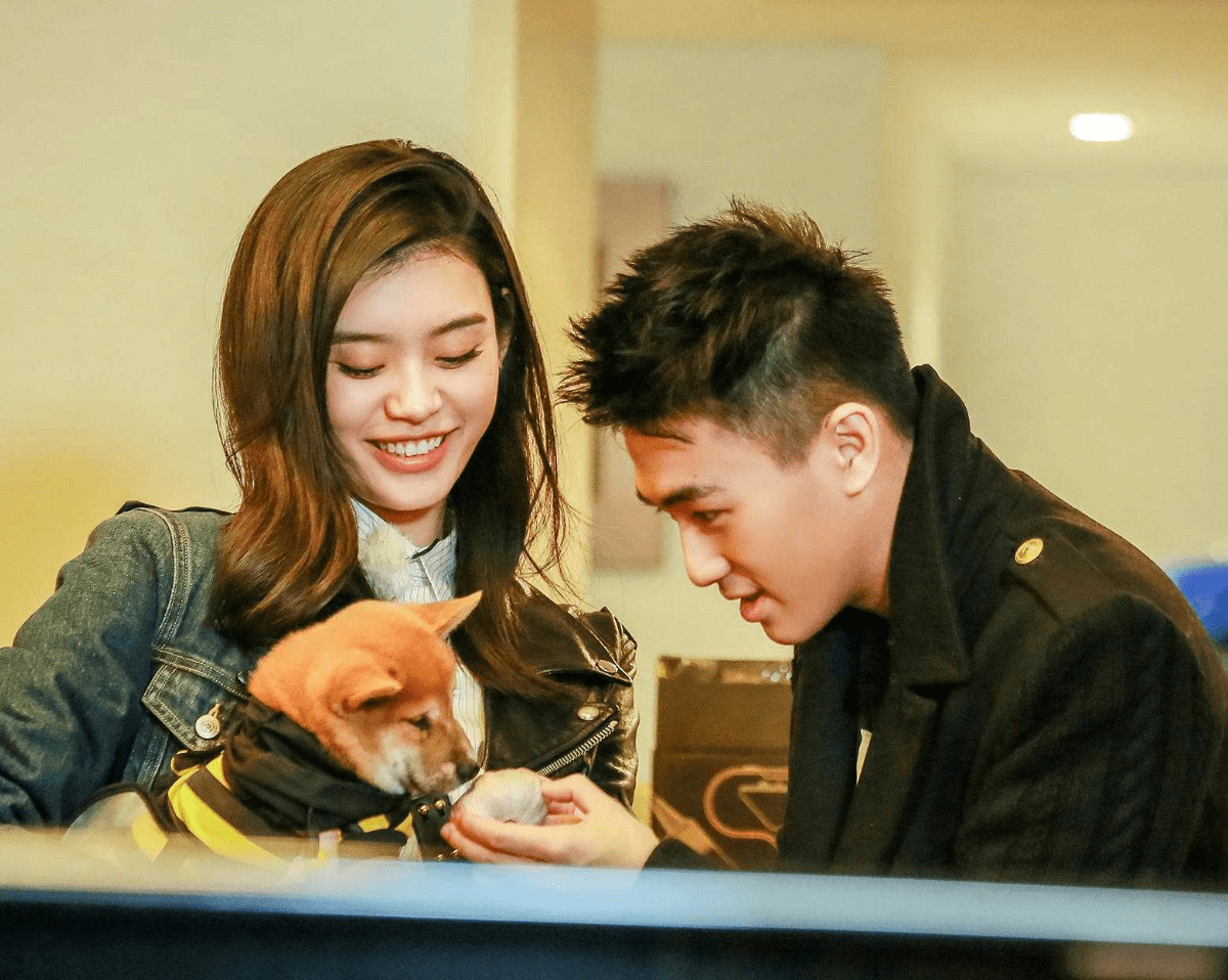 奚梦瑶奚梦瑶产后4个月容光焕发，分享女儿用的口水兜，每条价值200元