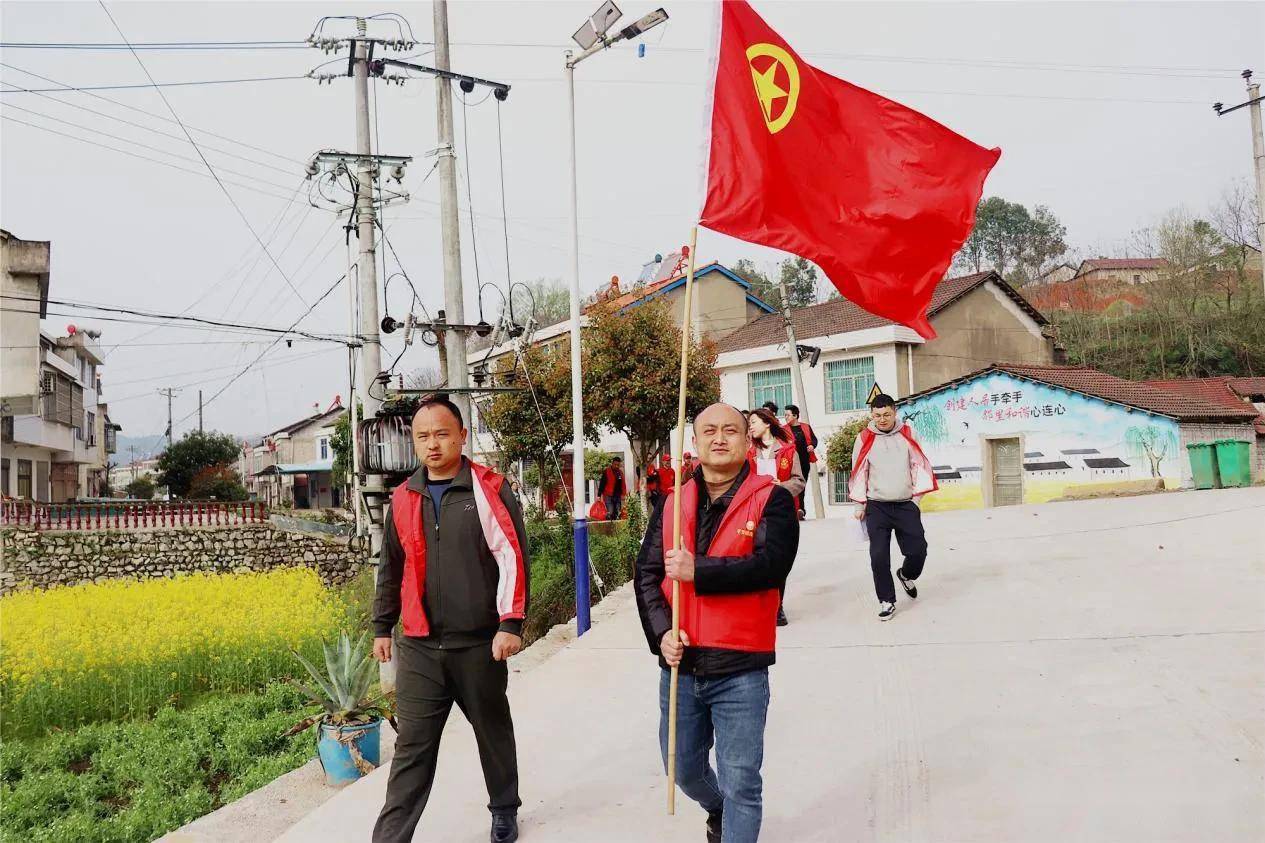 点靓澧州青春同行澧县火连坡镇举行学雷锋志愿卫生整治活动