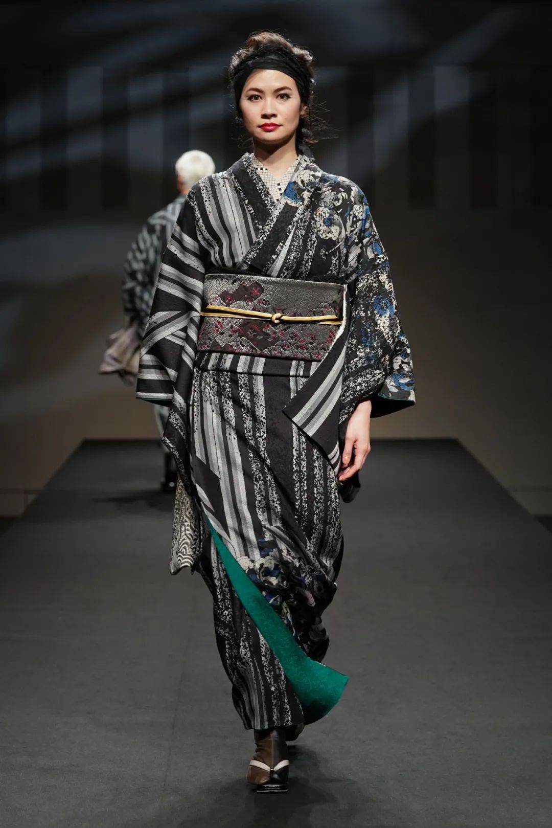 joutarosaito2022秋冬系列将成为未来复古的和服