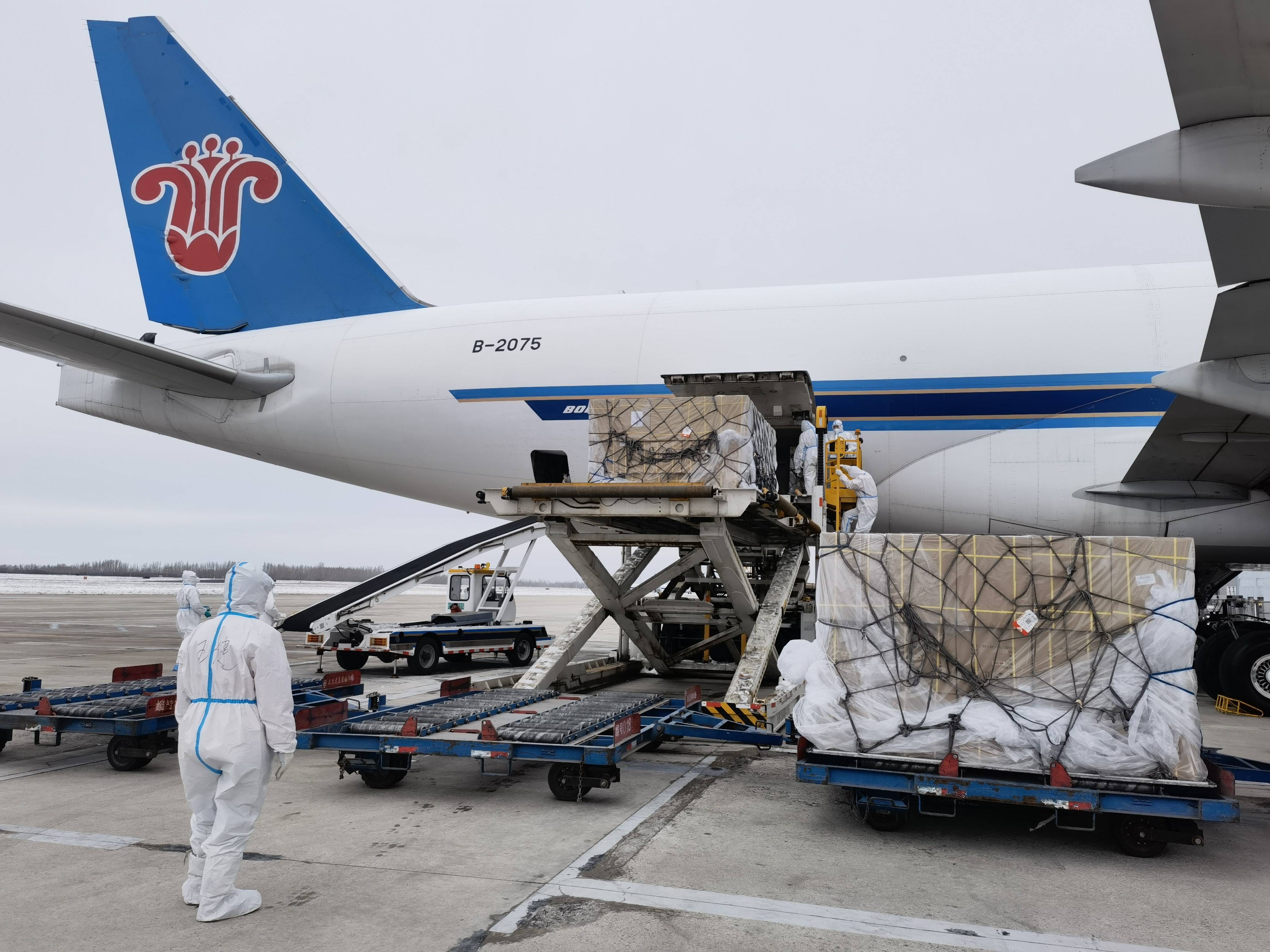 南航首次使用全货机包机运送新冠试剂盒驰援吉林_长春_运输_物资