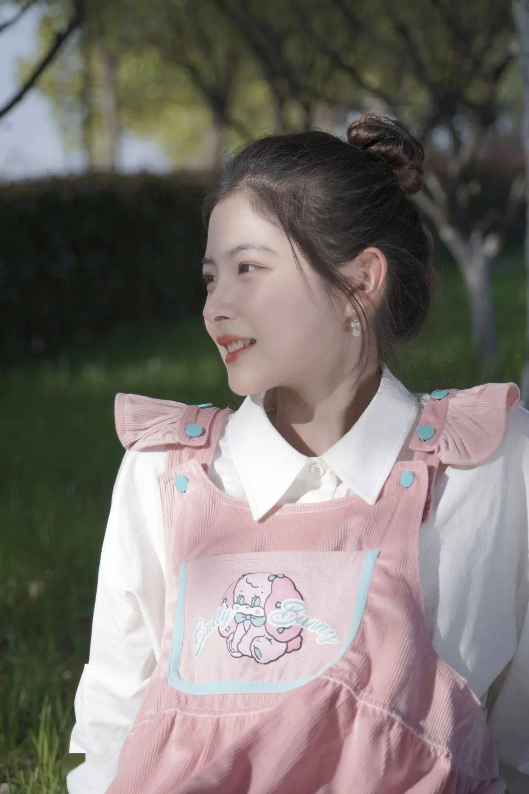 模特:严思琦- look 4 -"明晃晃的光落在他脸上,我踏进了春天"却真诚