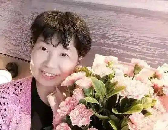 杜新枝明明不爱姚策,甚至在姚策去世没几天就开开心