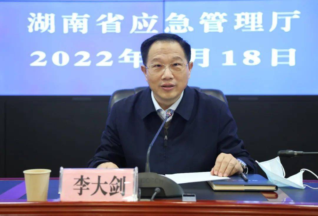 启动活动特邀省直机关工委委员,省直纪工委书记肖华林授课,他围绕