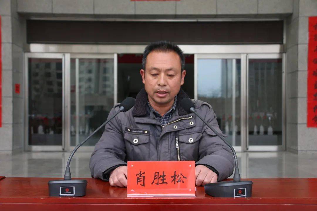 卫国戍边英雄肖思远烈士父亲为河南省延津县即将入伍新兵送行