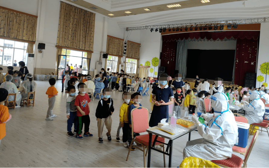 奔赴佛山市冠華幼兒園,佛山市冼可澄紀念學校開展核酸檢測採樣工作