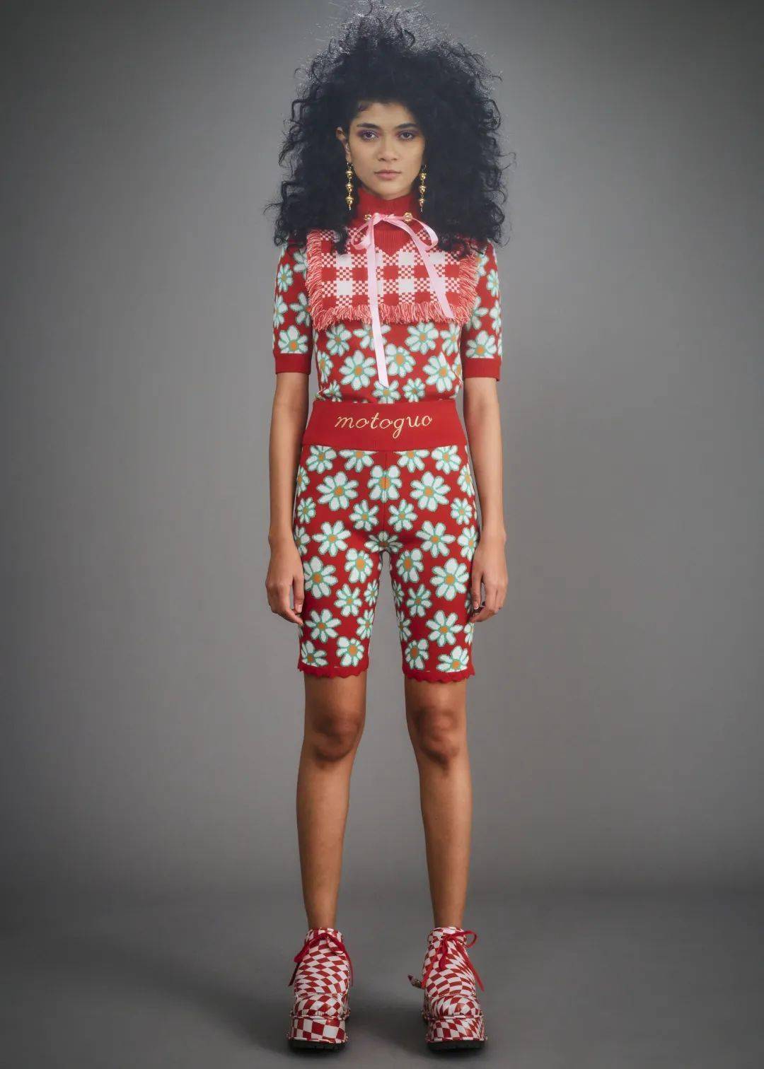 曲线 『摩多牌』— 怪诞鬼马的头号代表