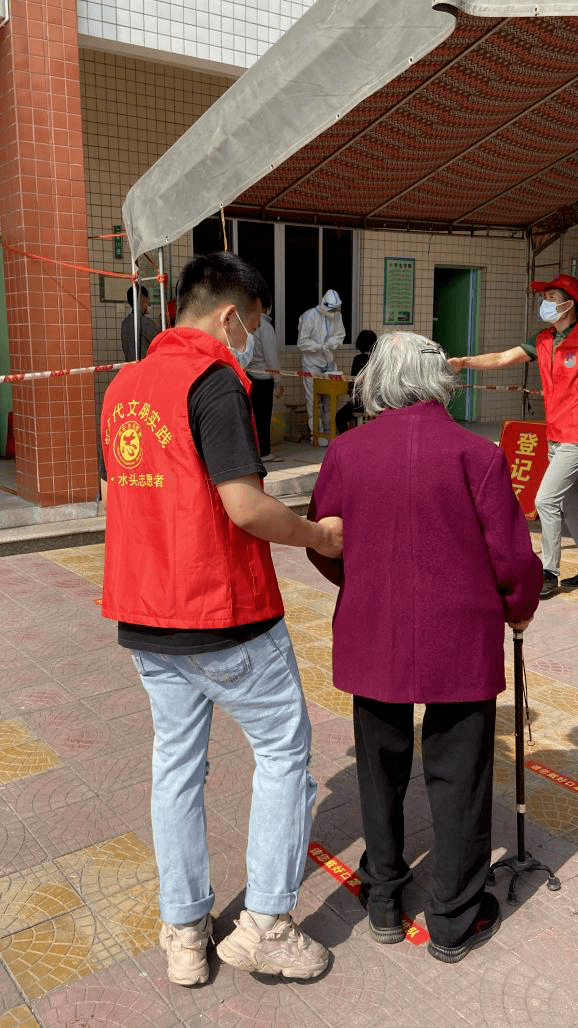 南安市:亮身份 當先鋒 在