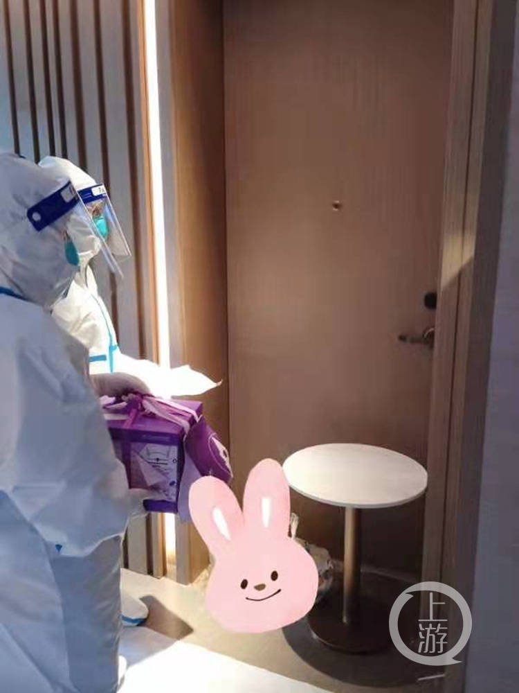 隔离不隔爱武汉妹子隔离点过生日这是我听过的最动听的生日歌