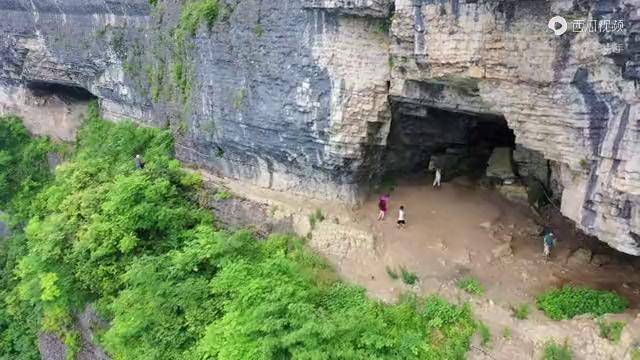 据说湘西八面山燕子洞有土匪宝藏采访到当地老人看他怎么说