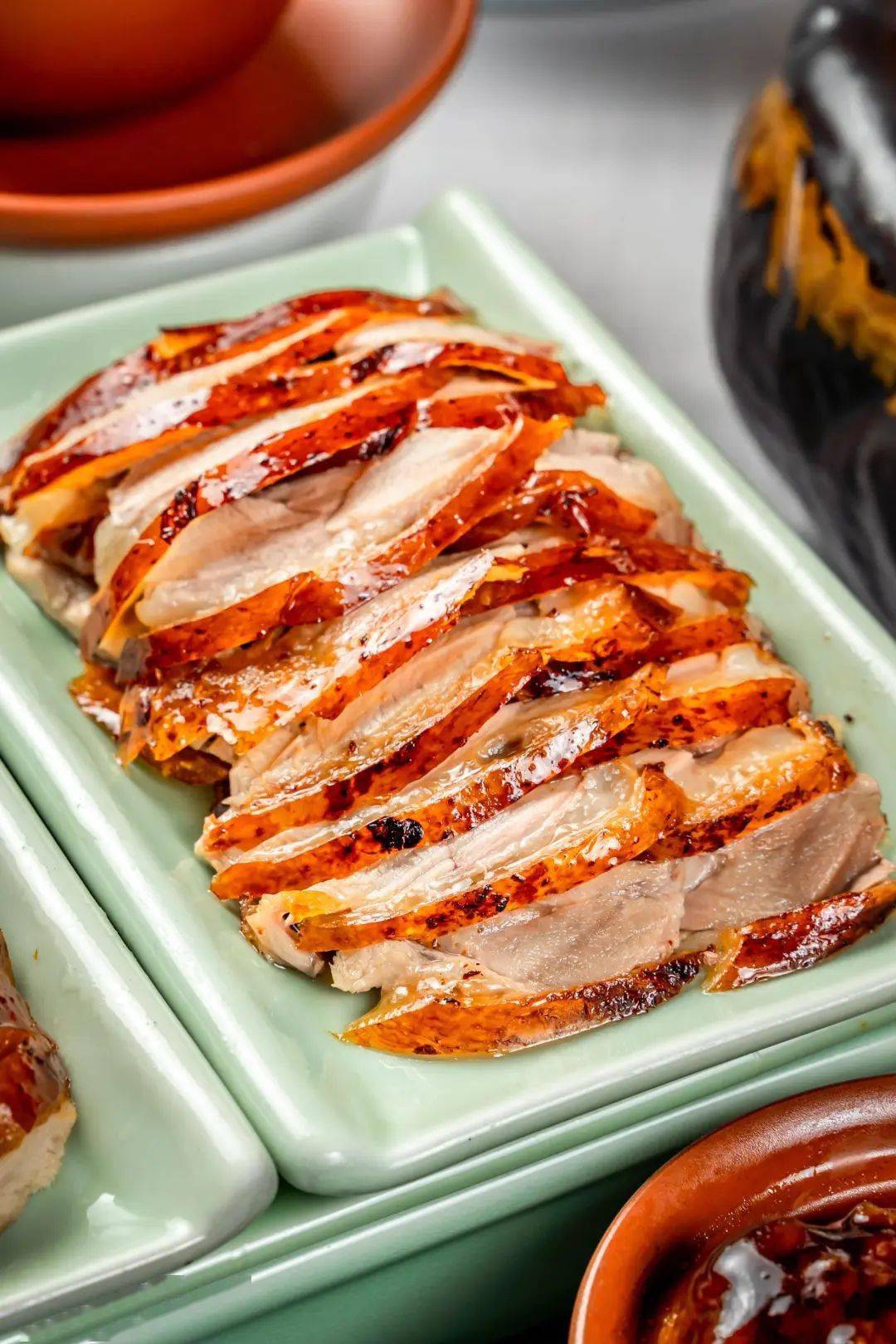 羲和雅苑烤鸭坊高颜值的酥皮烤鸭味道足够让你着迷