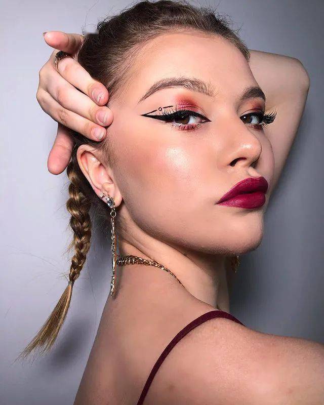 收藏妩媚的线条感眼妆