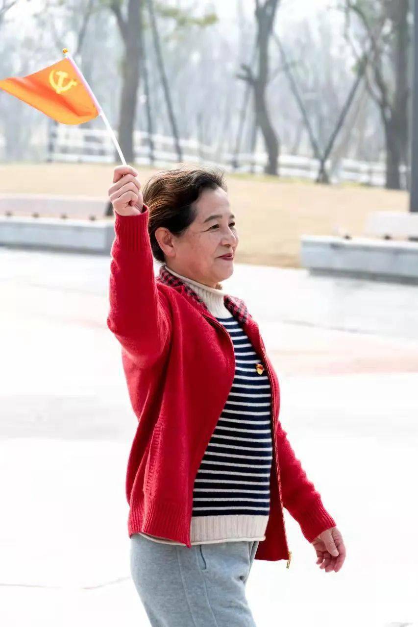 米市作为漂亮阿姨李丛华我想75岁再停下脚步