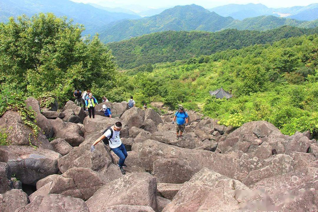 特价99成团326覆卮山攀冰川石浪观千亩岭南梯田油菜花海