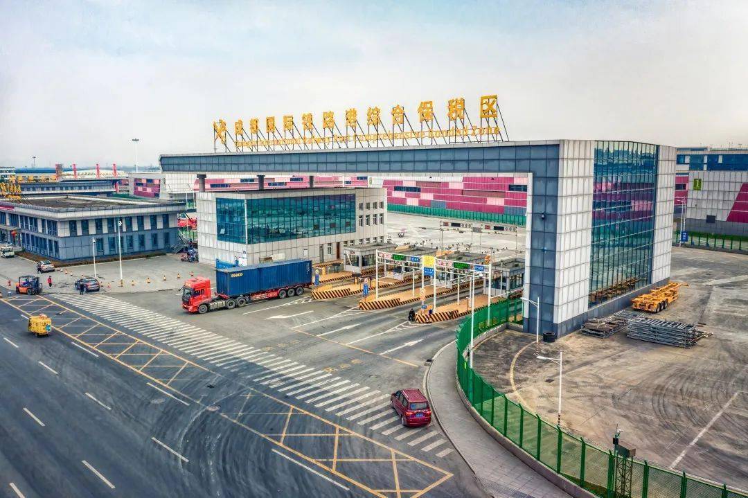亚蓉欧国家(商品)馆的跨境o2o模式,是将海外商品批量备货到成都国际