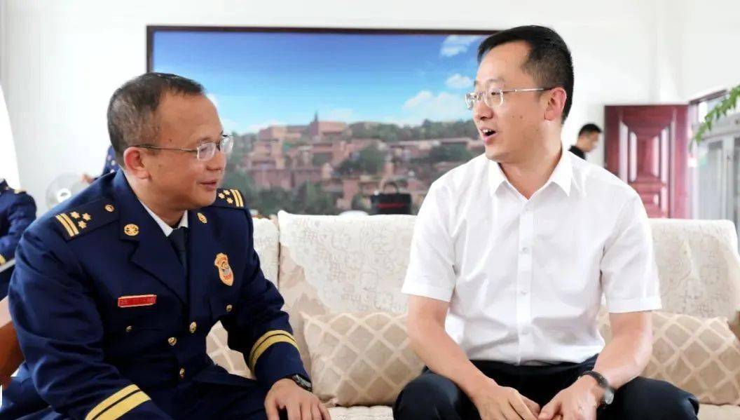 赵映琦主任会见了永仁县县长彭鉴,并就整合乡镇末端救援力量,提升救援