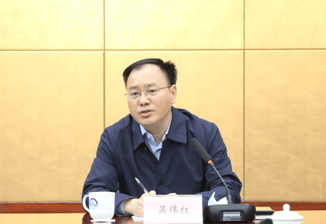 吴伟红要求,企业要提振信心,打响品牌,增强核心竞争力,与政府共同努力