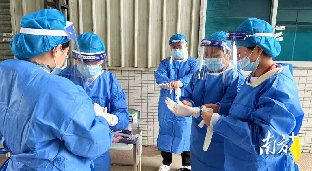 别样风景线横沥企业员工化身核酸采样志愿者