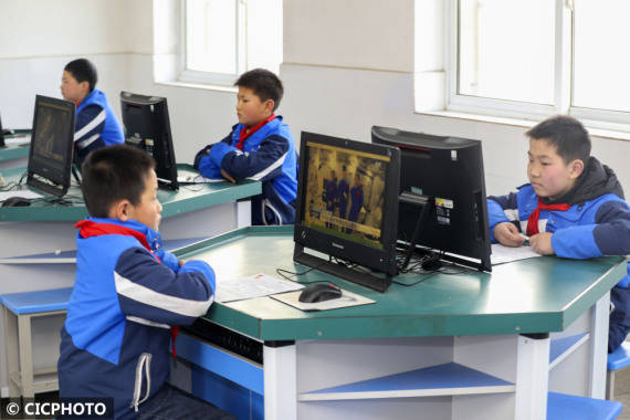 收看“天宫课堂” 点燃“强国梦想”