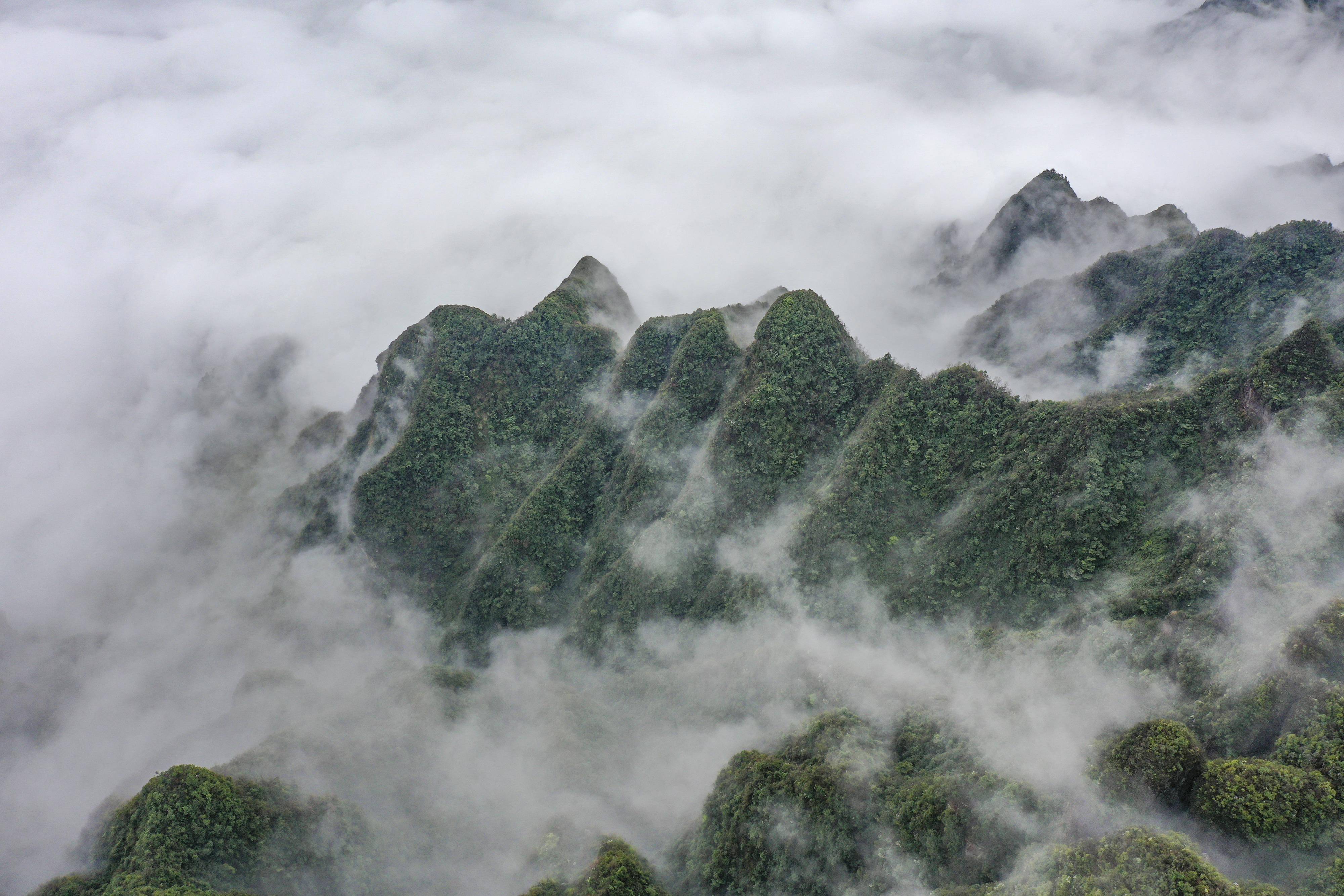 重庆秀山:云漫川河盖