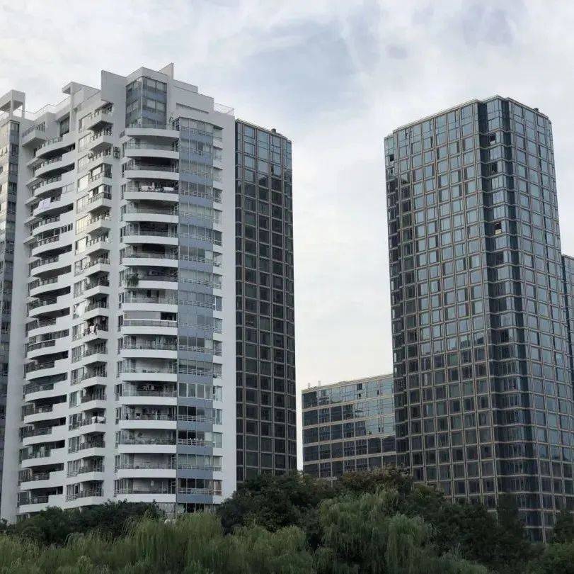 武林壹号旁老牌豪宅1400万+起拍！评估单价仅5.75万/㎡？_白马公寓_套房_房源