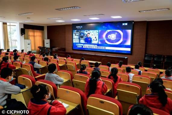 收看“天宫课堂” 点燃“强国梦想”